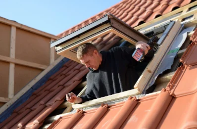 Pose de fenêtres de toit Velux à Briffons